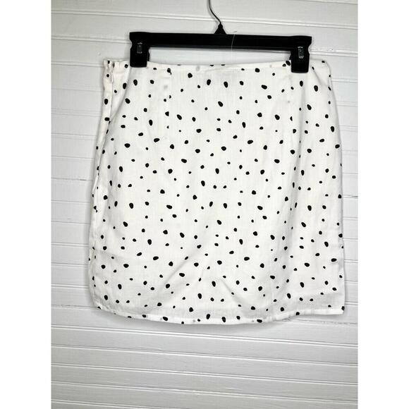 ASOS Womens Skirt Size US 8 White Black Dot Mini Straight Slit Playful - Picture 3 of 9